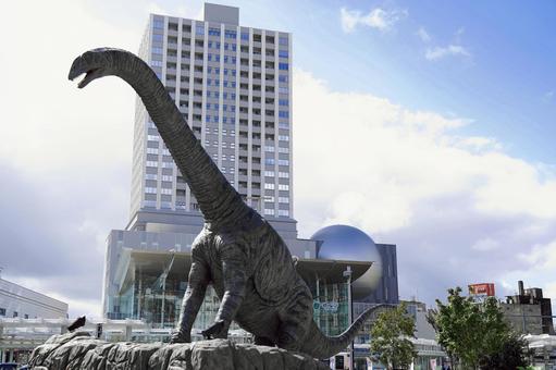 福井駅前の恐竜モニュメント